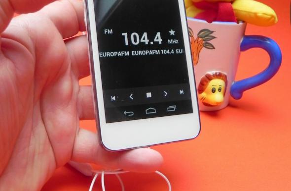 Review Allview P4 Duo: ce e mai bun din P5 și P4 Alldro combinat (Video): 04_allview_p4_duo_review_mobilissimo_rojpg.jpg