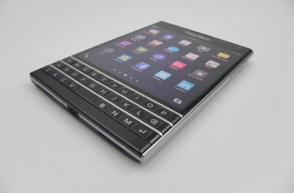 BlackBerry Passport review: murele nu trebuie să fie neapărat acre! (Video): black_berry_passport_066_copyjpg.jpg