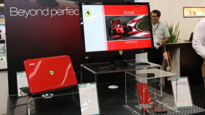 Smartphone sau monopost de Formula 1? Acer Liquid E Ferrari, un terminal Android 2.1 atractiv: acer_liquid_e_ferrari_05.jpg