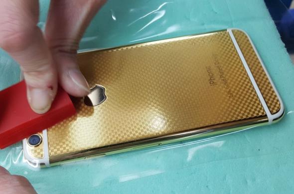iPhone 6 și iPhone 6 Plus primesc ediții placate cu aur de 24K din partea producătorului chinez NavJack: 1420715143_4208531222_l.jpg