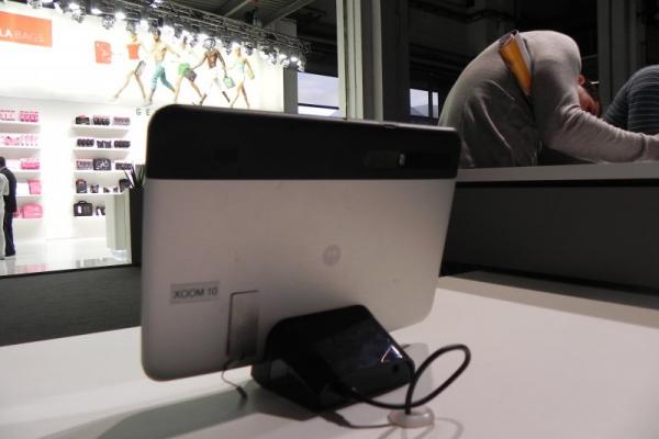 MWC 2011: Motorola Xoom, o tabletă spectaculoasă pe care am putut-o vedea În acțiune la MWC (Video)