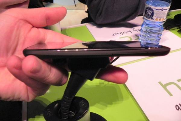 MWC 2012: HTC One S preview, cel mai subțire telefon analizat la cald (Video)