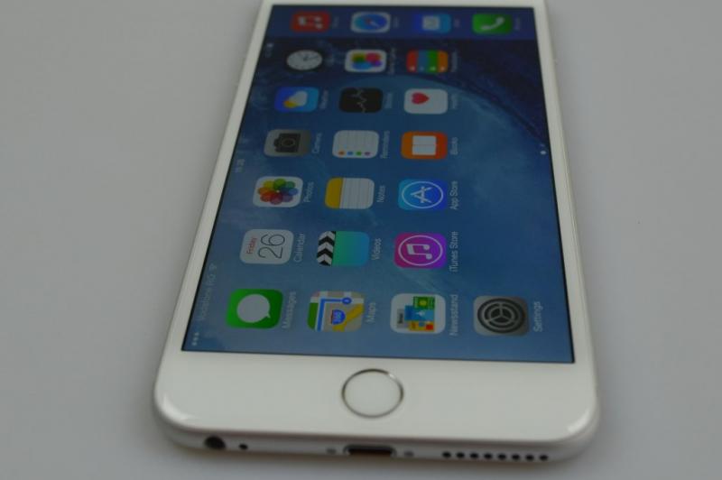 iPhone 6 Plus Review: baterie, ecran și gaming excelent, design imperfect și unele gafe Apple la pachet (Video): iphone_6_plus_review_041jpg.jpg