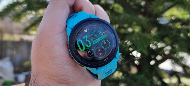 Review Garmin Forerunner 265: Smartwatch cu ecran AMOLED pentru sportivi; Vine cu AOD și NFC, dar și  cu autonomie de 10+ zile