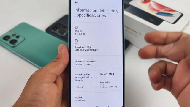 <b>Redmi Note 12 4G îşi dezvăluie specificaţiile, cu un procesor Snapdragon 4G nou</b>Xiaomi s-a grăbit mai mult ca oricând în 2022 cu lansările, oferindu-ne seria Redmi Note 11 la început de an şi apoi în octombrie deja aveam Redmi Note 12. Pe atunci sosea Redmi Note 12 5G, cu procesor Snapdragon 4 Gen 1, în premieră