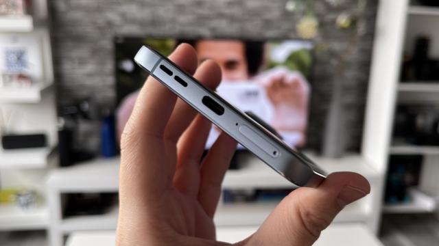 <b>Nokia X30 5G: Acustica mono face o treabă excelentă, peste aşteptări</b>Nokia punea mare accent pe latura acustică pe unele dintre telefoanele sale. Aici în afară de tehnologia Ozo nu mi se pare că s-a dat peste cap totuşi. Ne oferă un singur difuzor şi nu a inclus jack audio aici. Sunt totuşi 3 microfoane la bord.