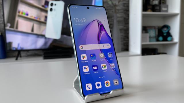 <b>OPPO Reno 8 Pro: OS, UI, aplicaţii cu un ColorOS ce a început să devină comod de folosit</b>OPPO Reno 8 Pro rula Android 12 atunci când l-am testat noi, cu o interfaţă custom ColorOS 12.1 aplicată peste. ColorOS a ajuns să fie definită de două aspecte: gradul de personalizare a interfeţei, mai ales la nivel de iconografie, dar şi un sidebar