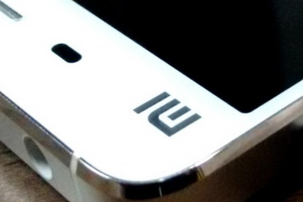 Turul Magazinelor #247: Turul produselor Xiaomi - brăţară de fitness, bec inteligent, cameră video şi evident smartphone-uri