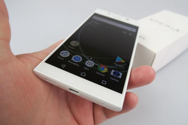 Sony Xperia L1 Unboxing: micul mare telefon ce aduce Xperia la îndemână tuturor