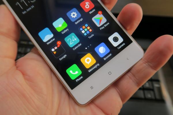 Xiaomi Redmi 4: OS, UI, aplicaţii pe bază de MIUI 8.2 şi fără app drawer