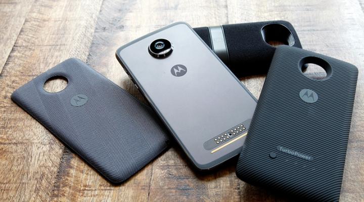 Motorola Moto Z2 Play este disponibil în România! QuickMobile vinde în premieră telefonul modular!
