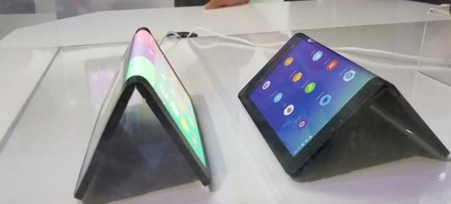 Lenovo reuşeşte să ne propună un "Surface Phone" flexibil mai devreme decât Microsoft; Lenovo Folio seamănă cu brevetele MS! (Video)