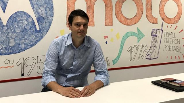 <b>Faţă în faţă cu viitorul Motorola: interviu cu Răzvan Sturza, Mobile Business Group Leader Lenovo România (Video)</b>Un material ceva mai special sosește astăzi pentru voi, fiind vorba despre un interviu cu Răzvan Sturza, Mobile Business Group Leader Lenovo România. Am vorbit cu acesta despre viitorul Motorola și despre noutățile pe care Motorola le va aduce 