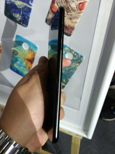 Fotografii cu Motorola Moto Z2 Force: Moto-Z2-Force-Baidu-Live-Leak-2-400x684.jpg