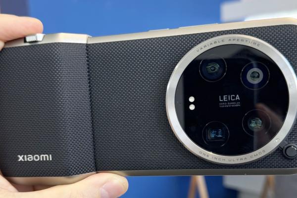 Am învăţat să pozăm călușari la cursul de fotografie cu Xiaomi 14 Ultra şi al său kit foto (Lansare în România)