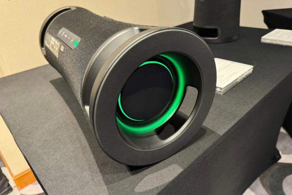 Sony Ult Field 7 hands on: boxa cât un butoiaş de bere e gata de party la grătar, cu MULT BAS (Video)