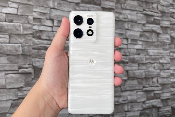 Motorola Edge 50 Pro - Fotografii Hands-On