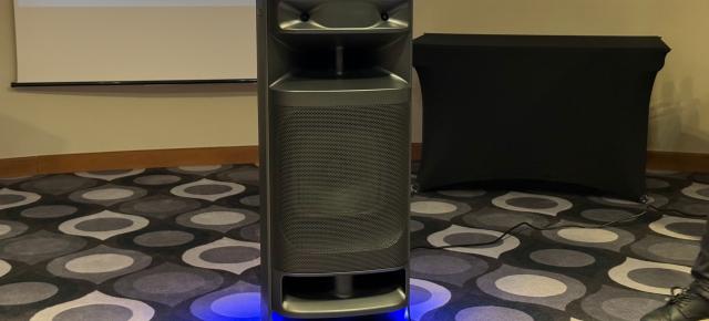 Sony Ult Tower 10 Hands On: Mega boxa de club, petreceri pe spaţiu mare, cu preţ de 6000 lei, funcţii karaoke