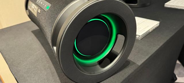 Sony Ult Field 7 hands on: boxa cât un butoiaş de bere e gata de party la grătar, cu MULT BAS (Video)