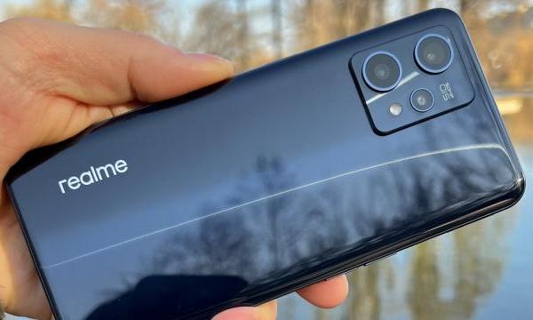 GIVEAWAY telefon realme 9 Pro+ 5G între orele 22:00 și 01:00 în această noapte!