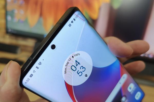 Motorola Edge 30 Ultra: Conectivitate favorabilă Work and Travel