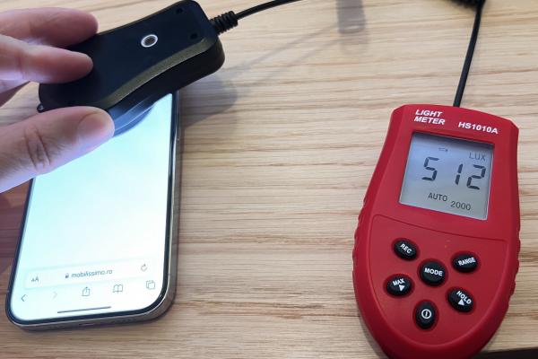 Luminozitate display iPhone 14 Pro