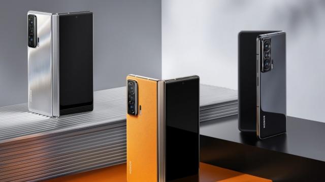 <b>Un nou smartphone pliabil de la Honor! Modelul Magic Vs are designul dezvăluit înainte de presupusul debut din 23 noiembrie</b>Honor a anunțat ieri că va organiza un eveniment special în China pe data de 23 noiembrie. Credem că e vorba despre lansarea seriei de telefoane flagship Honor Magic5. Totuși, se pare că vor exista mai multe smartphone-uri de top ce vor debuta la acea
