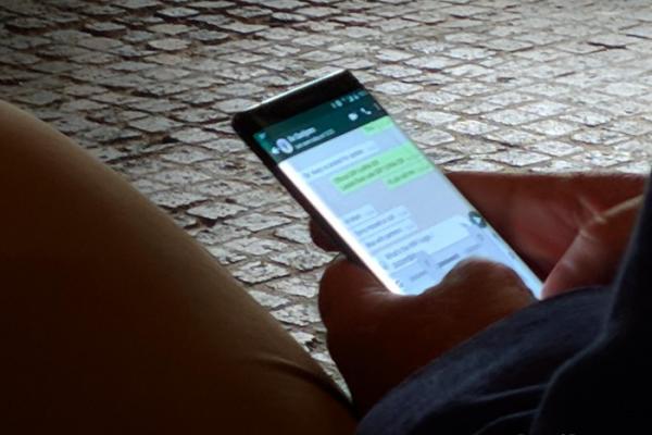 Nokia 9 surprins în imagini live în Indonezia, are un ecran cu margini curbate