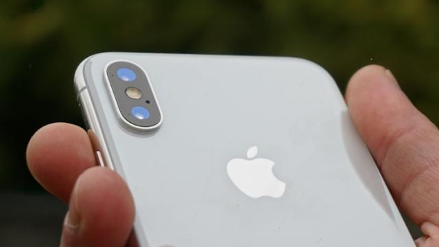 <b>iPhone X disponibil de astăzi în rate prin intermediul Digi Mobil; Iată ce avans implică achiziția</b>Săptămâna trecută v-am informat că operatorul Digi Mobil a adus la vânzare noi terminale mobile, printre acestea numărându-se și iPhone 8, respectiv iPhone X. În acel moment handset-urile nu erau incluse pe lista de modele disponibile în rate