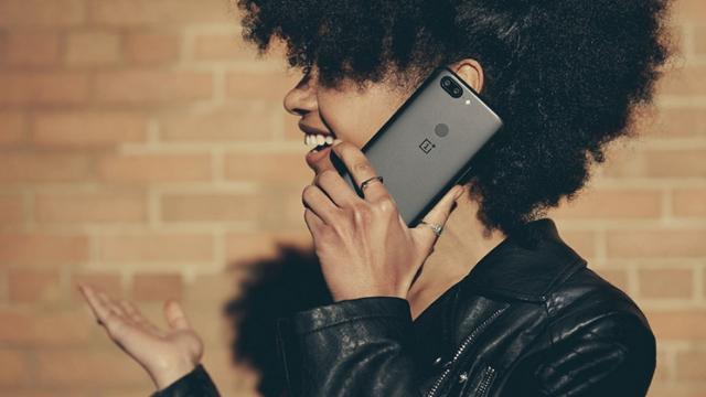 <b>Iată unde puteți găsi flagship-ul OnePlus 5T (6 GB RAM) cu 40 euro mai ieftin decât pe site-ul oficial al companiei producătoare</b>În general retailerii chinezi listează smartphone-urile la un preț mai mare decât cel impus de producător, dar uneori mai dăm și peste oferte deosebite precum cea de astăzi. Vine din partea retailerului chinez Cafago care ne oferă un cod promo