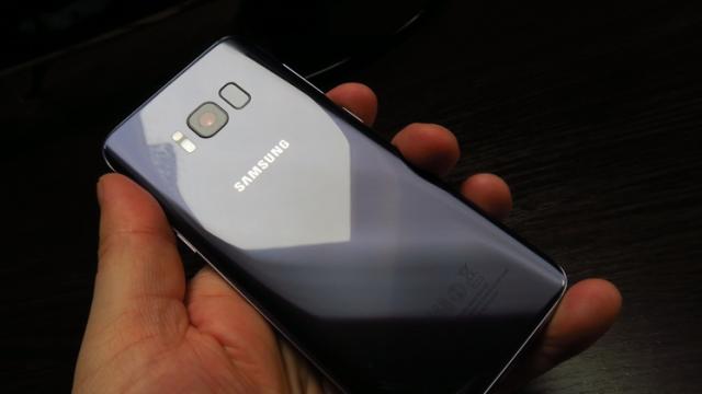 <b>[UPDATE: Iată motivul sistării] Samsung oprește distribuirea lui Oreo pe Galaxy S8 și S8+; Se lucrează la o altă versiune aparent</b>Vestea că Samsung a dat startul procesului de actualizare la Android Oreo pentru smartphone-urile Galaxy S8 și Galaxy S8+ a fost primită cu brațele deschise de către posesorii acestor modele după cum v-am informat și noi aici. Astăzi descoperim că