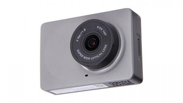 <b>Camera video auto Xiaomi Yi costă acum doar 52.99 dolari! Filmează FHD la 60fps și are deschiderea diafragmei f/1.8</b>O cameră video auto sună a fi o alegere bună pentru oricare șofer, dispozitiv care pe lângă rolul de a servi pe post de dovadă în cazul unor accidente, permite și filmarea unei călătorii într-un mod unic. Un model de genul este și Xiaomi Yi
