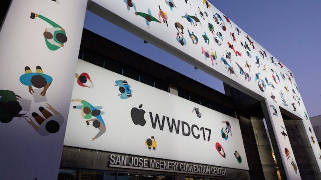 <b>WWDC 2018 ar putea avea loc între 4 şi 8 iunie la San Jose Convention Center; Aşteptam acolo iOS 12, poate şi noi iDevice-uri</b>În vreme ce ne pregătim pentru MWC 2018, au început să apară detalii şi despre alte mari evenimente tech ale acestui an, în frunte cu WWDC 2018. Conferinţa software a celor de la Apple are loc în mod tradiţional vara, iar acum aflăm că în 2018 s-ar putea 