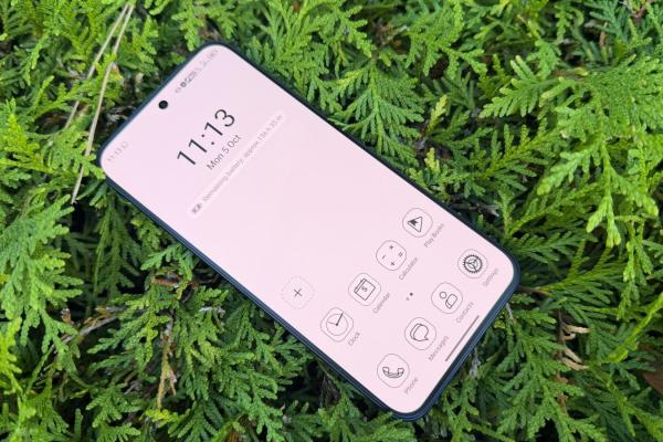 TCL P80 Ultra: Display-ul magic care transformă telefonul într-un e-book reader, panou NXTPaper super prietenos cu privirea