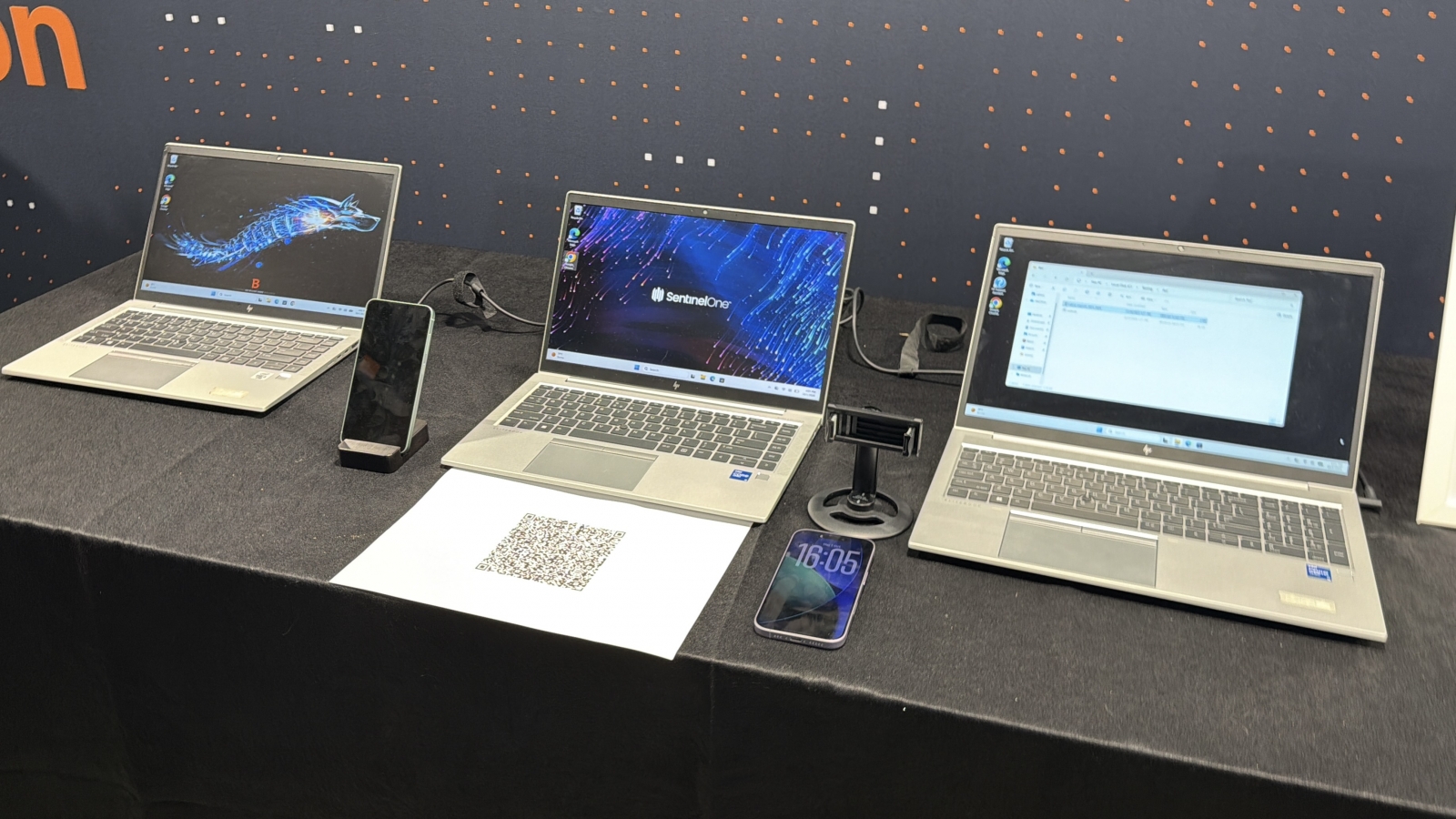 Laptop protejat CrowdStrike Falcon - Malware (Orange Business Tech Now) (galerie)