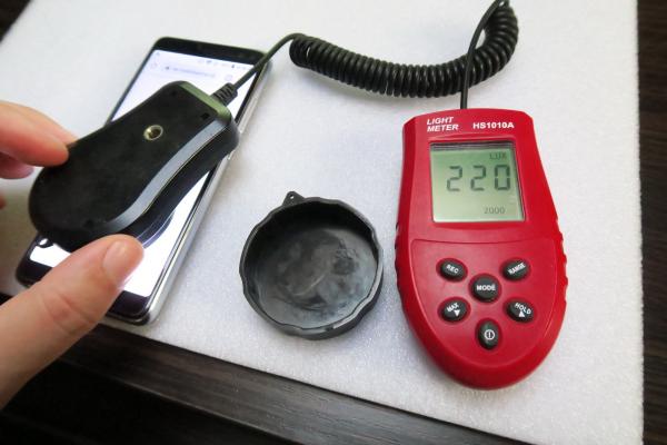 Luminozitate display iHunt Titan P6000 Power și ecran văzut la microscop