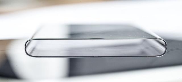 Ecranul fără muchii e aici, sub forma unui panou de sticlă cu 100% screen to body ratio ce va ajunge pe Vivo NEX 3