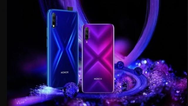 <b>Honor 9X Pro anunţat oficial în China; Vine cu un senzor selfie pop up, 8 GB RAM și cameră triplă în spate </b>Huawei a anunţat astăzi cele mai noi telefoane din seria Honor, fiind vorba despre modelele Honor 9X şi Honor 9X Pro. Cel mai bine dotat este Honor 9X Pro, care oferă extra RAM şi o cameră în plus faţă de modelul 9X
