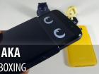 LG AKA Unboxing: telefonul care îţi face cu ochiul şi vine cu o mascotă simpatică la pachet (Video)
