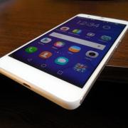 Huawei Honor 6 Plus Review: telefonul ideal pentru bloggeri şi gameri, tânărul urban pasionat de poze macro şi selfie (Video)