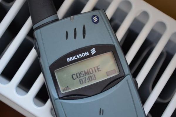RETROreview - Ericsson T28s: "Porsche-ul" telefoanelor pe final de ani '90 (Video)