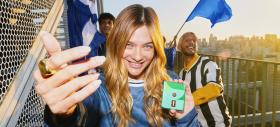 CES 2026: Motorola prezintă Razr 60 FIFA World Cup 26 Edition, telefon ediție limitată pentru fanii fotbalului