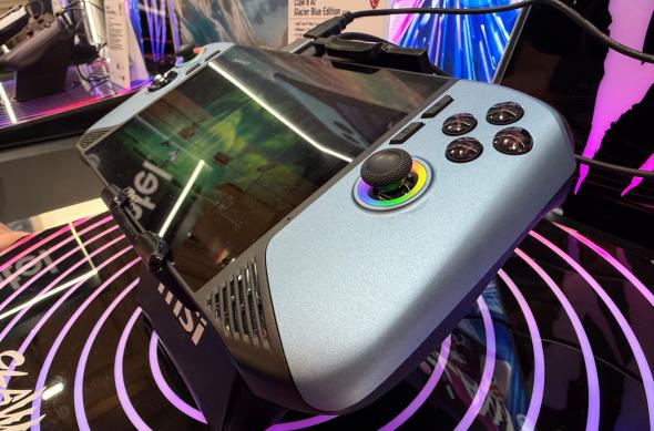 MSI Claw 8 AI+ Glacier Blue - Fotografii CES 2026: msi-claw- (7).jpg