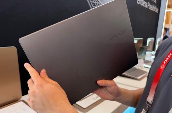MSI Modern 16s - Fotografii CES 2026: MSI-Modern-16s_ (5).jpg
