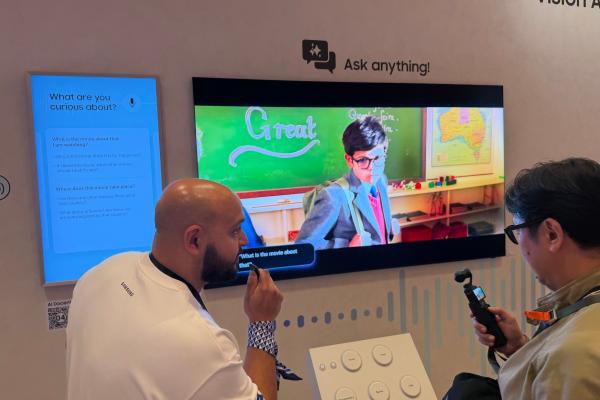 CES 2026: Samsung a creat un prieten știe-tot care se uită cu tine la filme: VAC (Vision AI Companion)