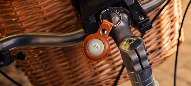 CES 2026: Noul tracker Motorola Tag 2 vine cu suport UWB și autonomie de până la 500 de zile