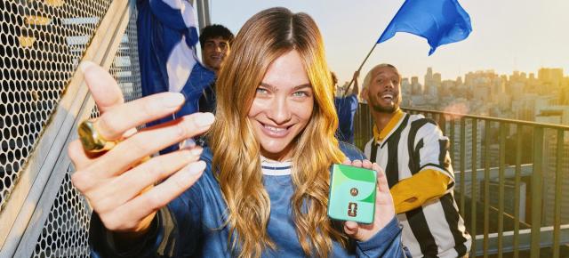 CES 2026: Motorola prezintă Razr 60 FIFA World Cup 26 Edition, telefon ediție limitată pentru fanii fotbalului