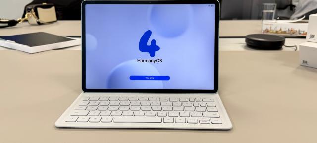 Huawei MatePad 11.5s 2026 Hands On: tableta concepută special pentru elevi, rezolvă ecuaţii automat şi protejează ochii