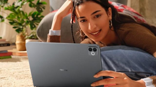 <b>Realme prezintă tableta Pad 3, cu baterie MARE; Vin și căştile Buds Air 8, cu LHDC 5.0</b>Realme a prezentat la început de an telefonul realme 16 Pro, dar nu a sosit singur, ci alături de o tabletă şi o pereche de căşti. E vorba despre Pad 3 şi Buds Air 8. realme Pad 3 este o tabletă cu ecran de 11.6 inch, cu rezoluţie de 2800 