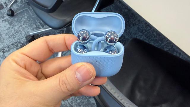 <b>Huawei FreeClip 2 primele impresii: o revoluţie din toate punctele de vedere</b>Atunci când am fost să fac un hands on cu căştile Huawei FreeClip 2, mă aşteptam la un upgrade mic faţă de predecesor (care apropo a vândut 3 milioane de unităţi). Aparent m-am înşelat, deoarece sunt câteva aspecte 